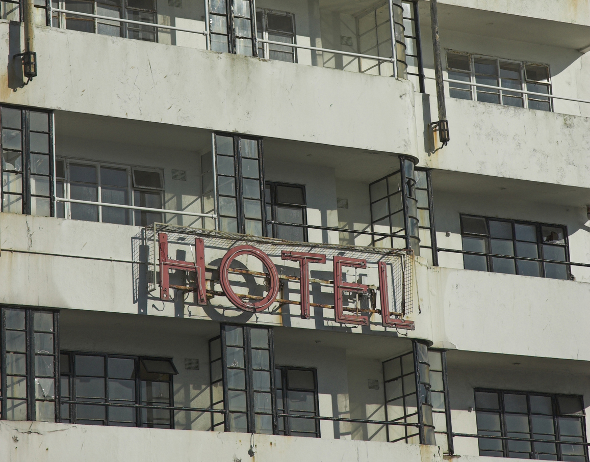 Hotelmentés válsághelyzetben: mikor kell szakértőt bevonni?